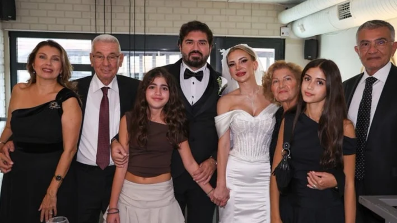 Rasim Ozan Kütahyalı Ve Genç Pilates Antrenörü Pınar Ayaz'la Evlendi!