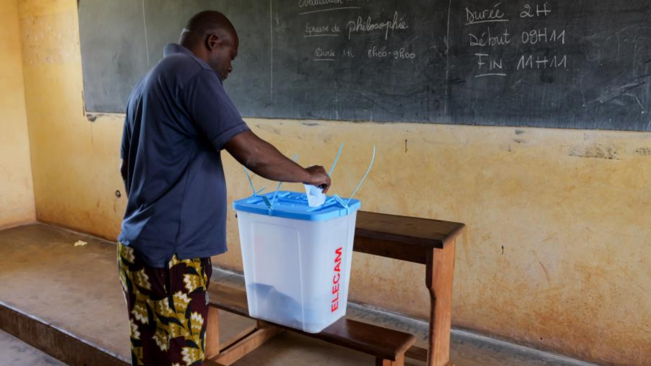 43 Yıldır İktarda Olan Lider Yeniden Seçilebilir! Kamerun’da Demokrasi Sorgulanıyor