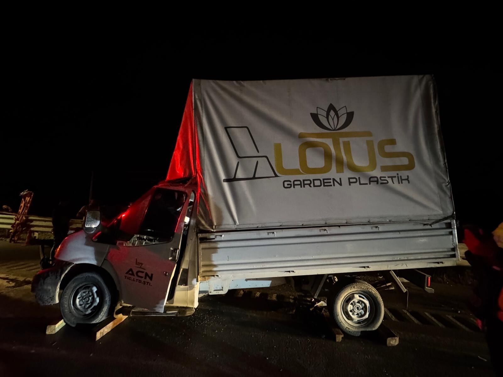 Gaziantep’te kamyonet kamyona çarptı: 1 ölü, 1 ağır yaralı-2