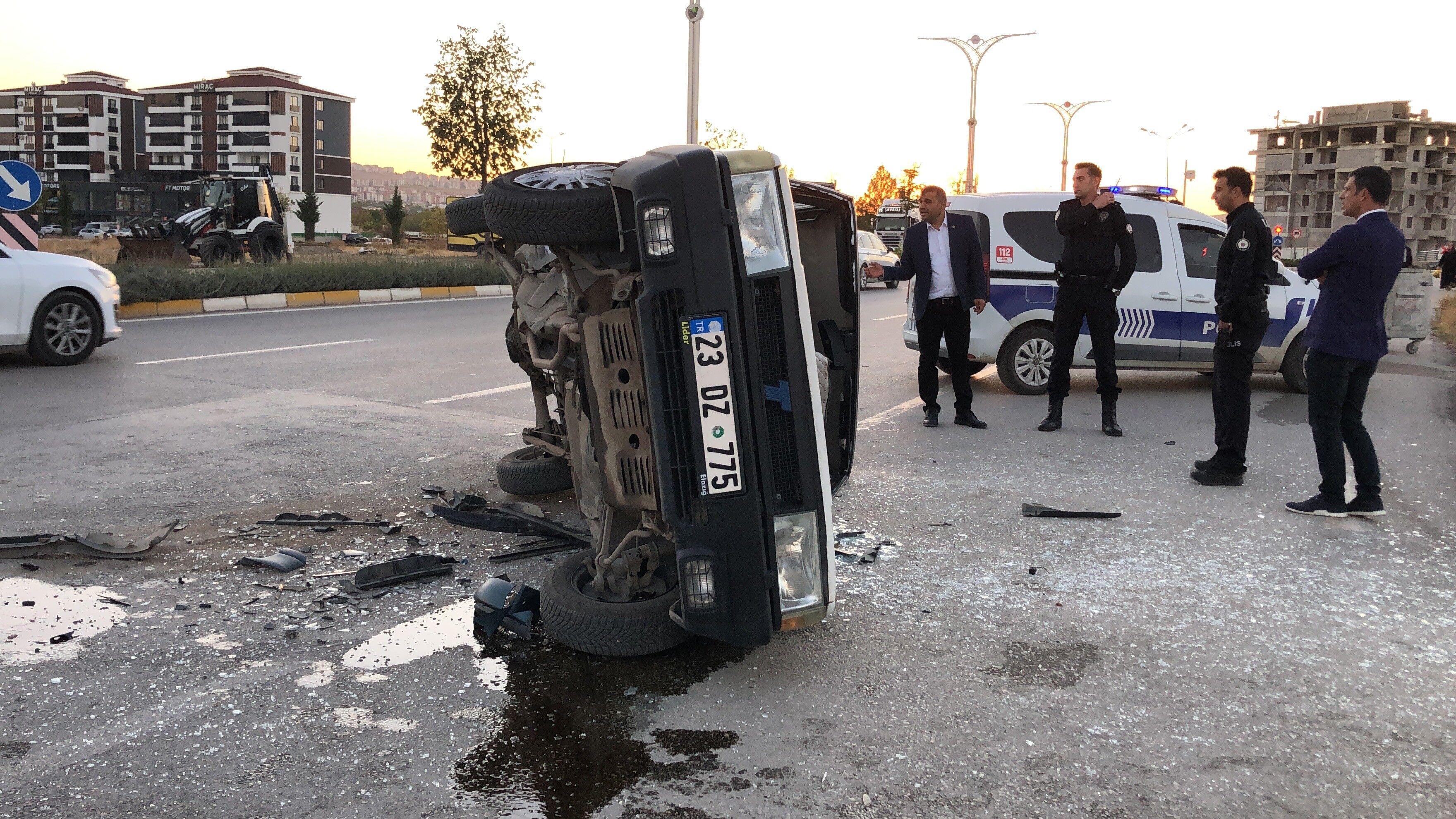 Elazığ’da protokol yolunda kaza: 2 kişi yaralandı-1