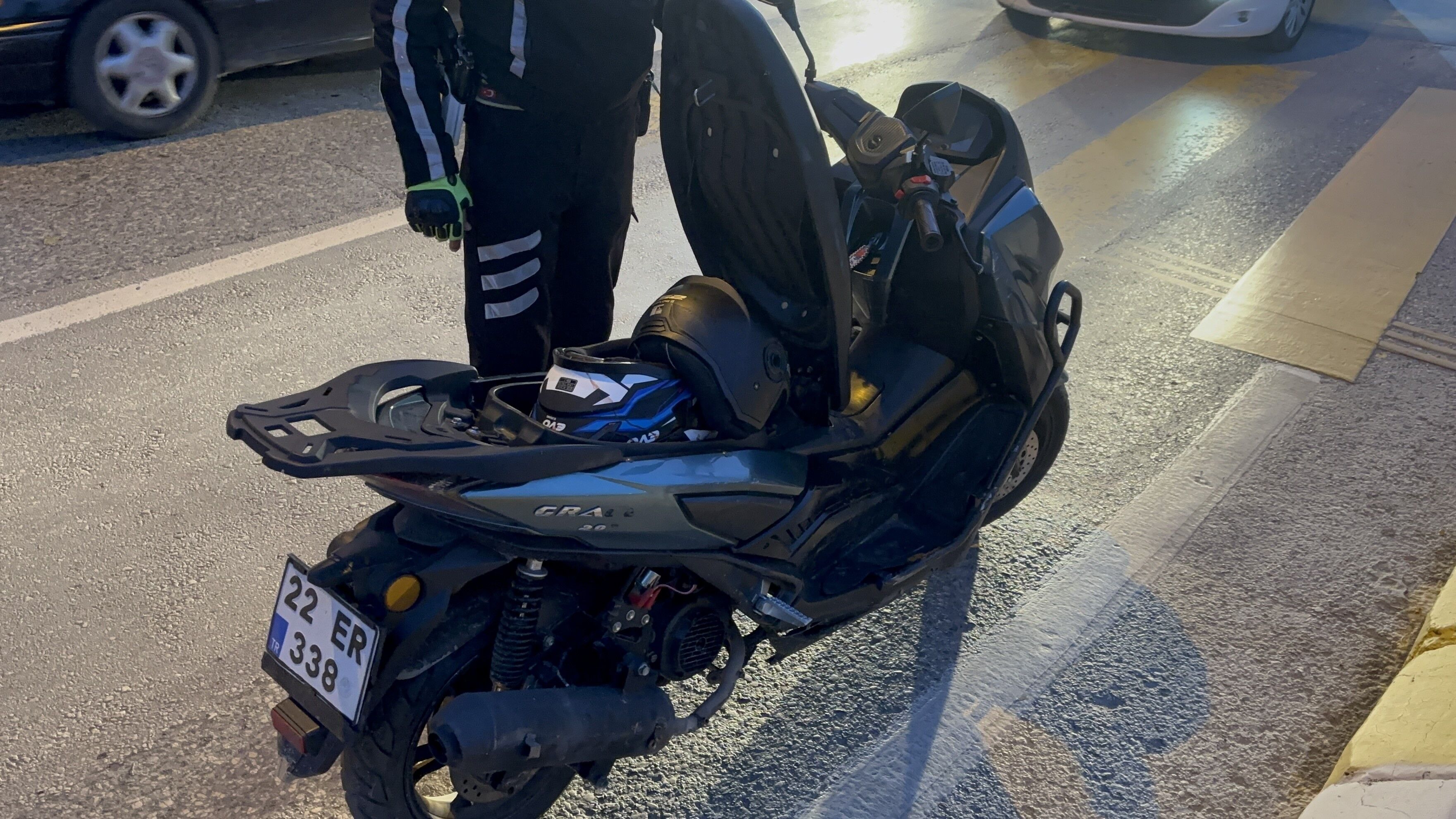 Edirne’de motosiklet refüje çarptı: 2 yaralı-2