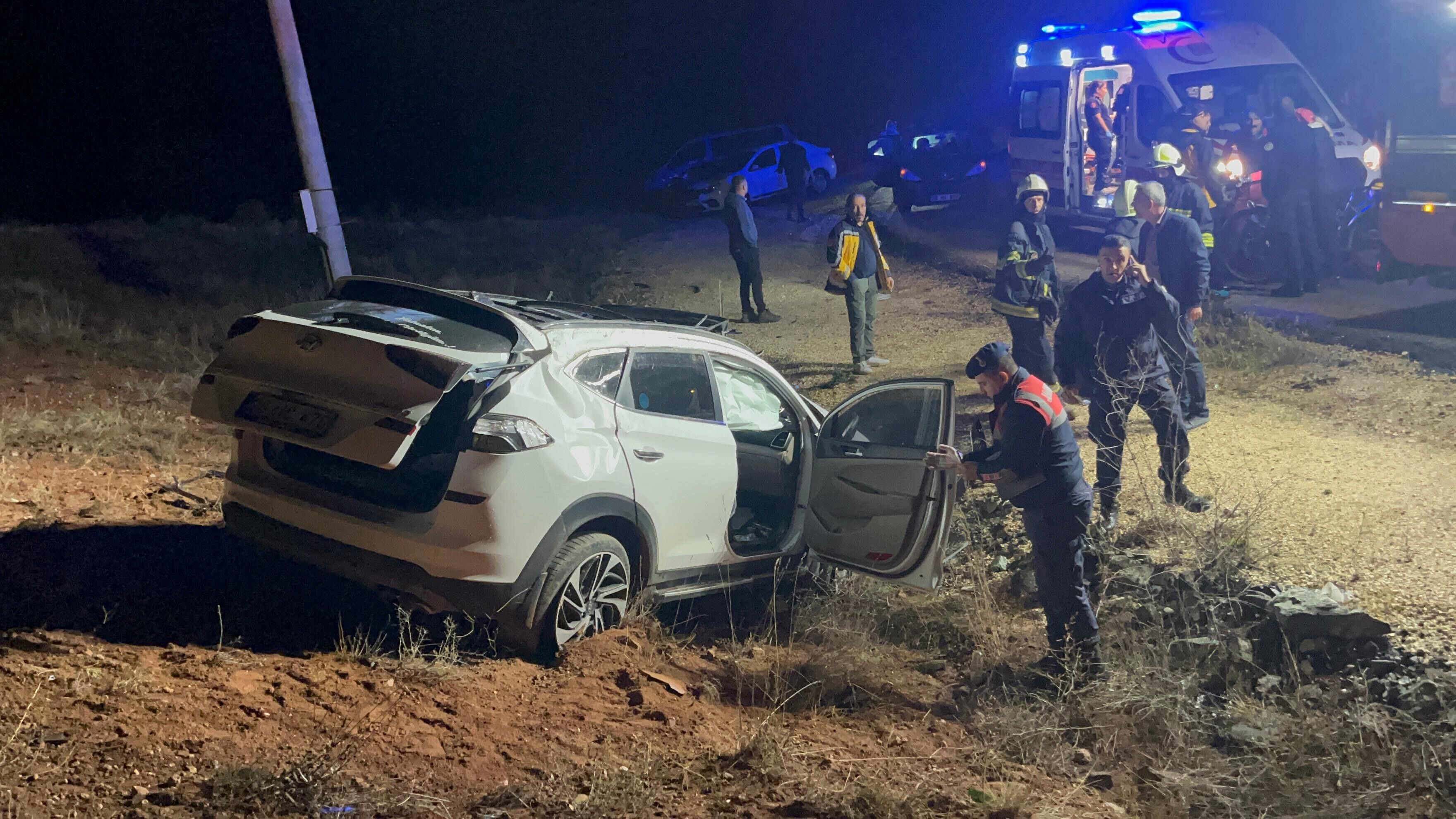 18 yaşından küçük sürücünün kullandığı araç şarampole uçtu: 1 ölü, 4 yaralı-1