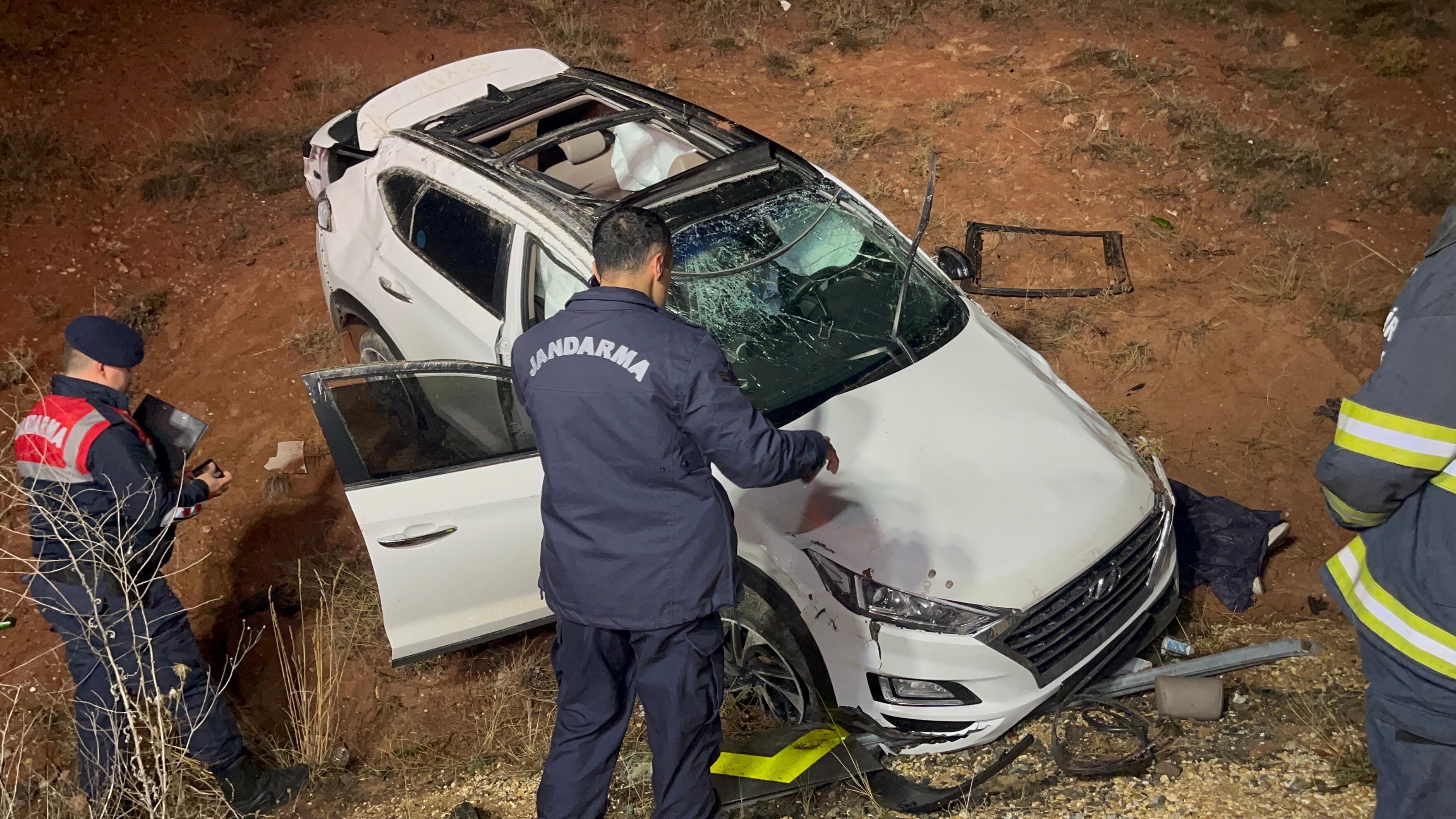 18 yaşından küçük sürücünün kullandığı araç şarampole uçtu: 1 ölü, 4 yaralı-2