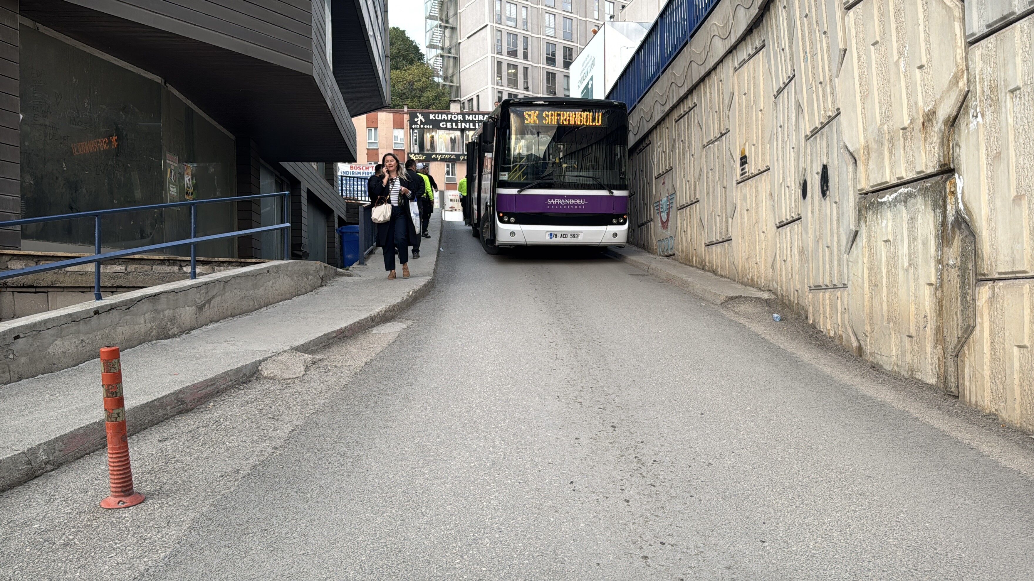 Karabük’te faciayı soğukkanlı sürücü önledi: Freni tutmayan otobüsü duvara yönlendirdi