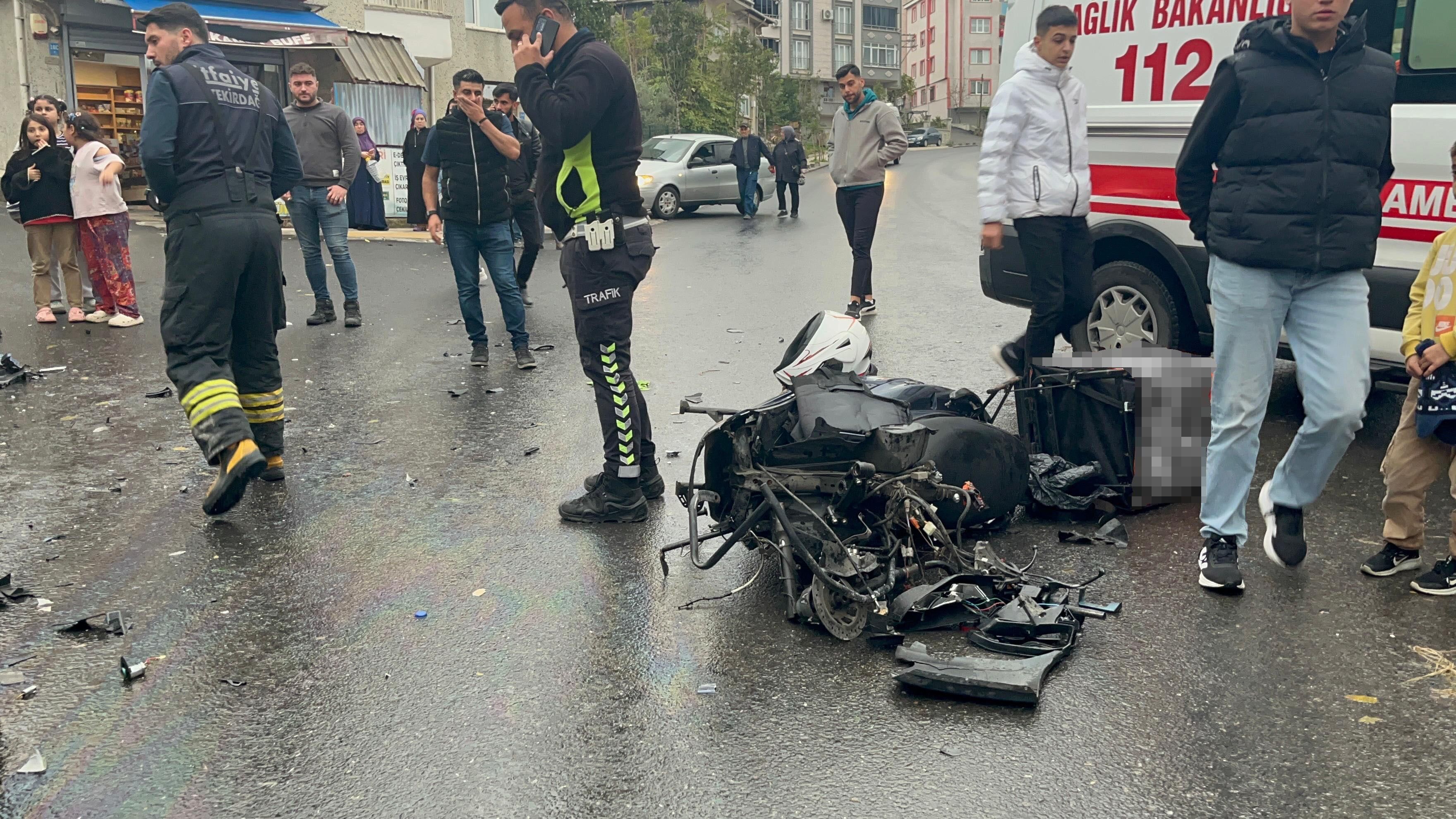 Tekirdağ’da feci kaza Motosiklet otomobilin üzerine düştü, 2 yaralı-2