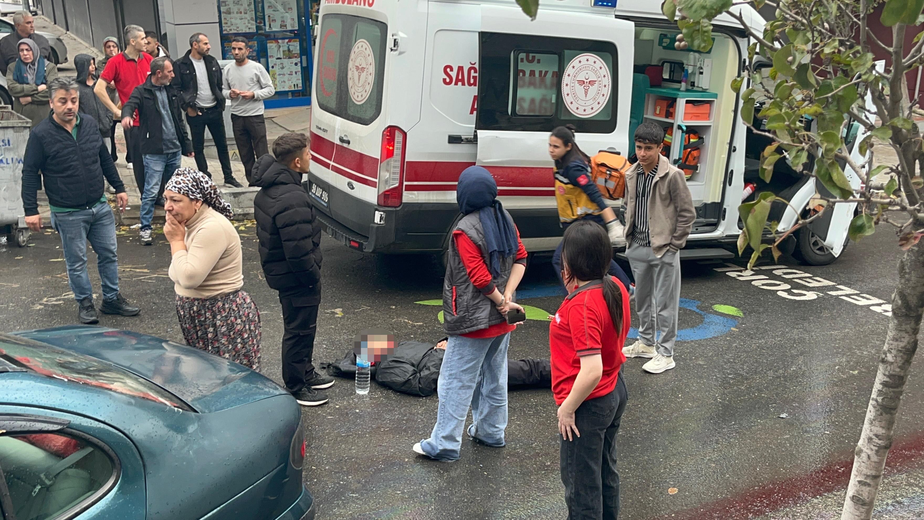 Tekirdağ’da feci kaza Motosiklet otomobilin üzerine düştü, 2 yaralı-1
