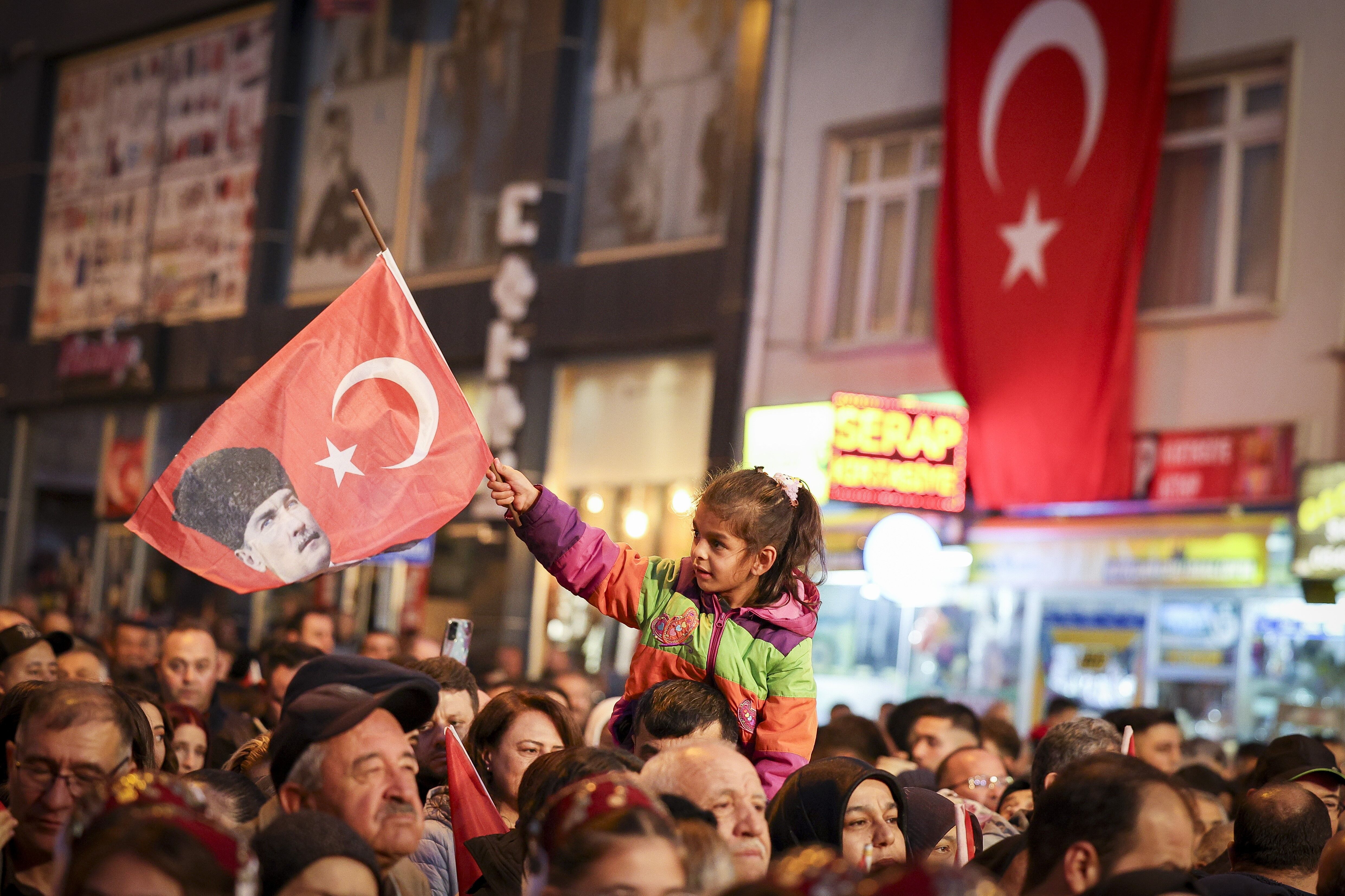 Özgür Özel: CHP iktidarında yasaksız Türkiye, vizesiz Avrupa geliyor-1