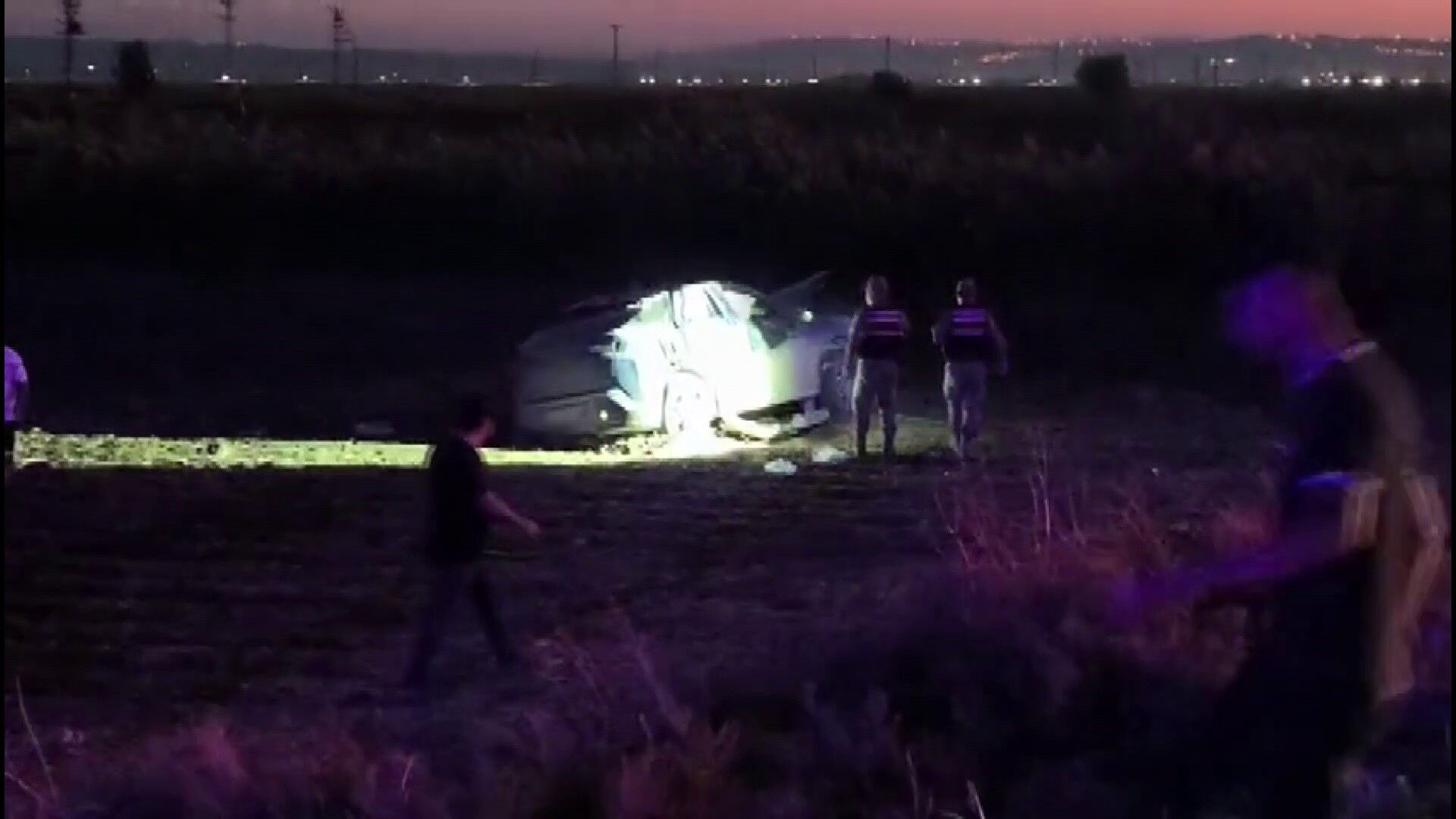 Hatay’da lastiği patlayan otomobil tarlaya uçtu: 1 ölü, 2 yaralı