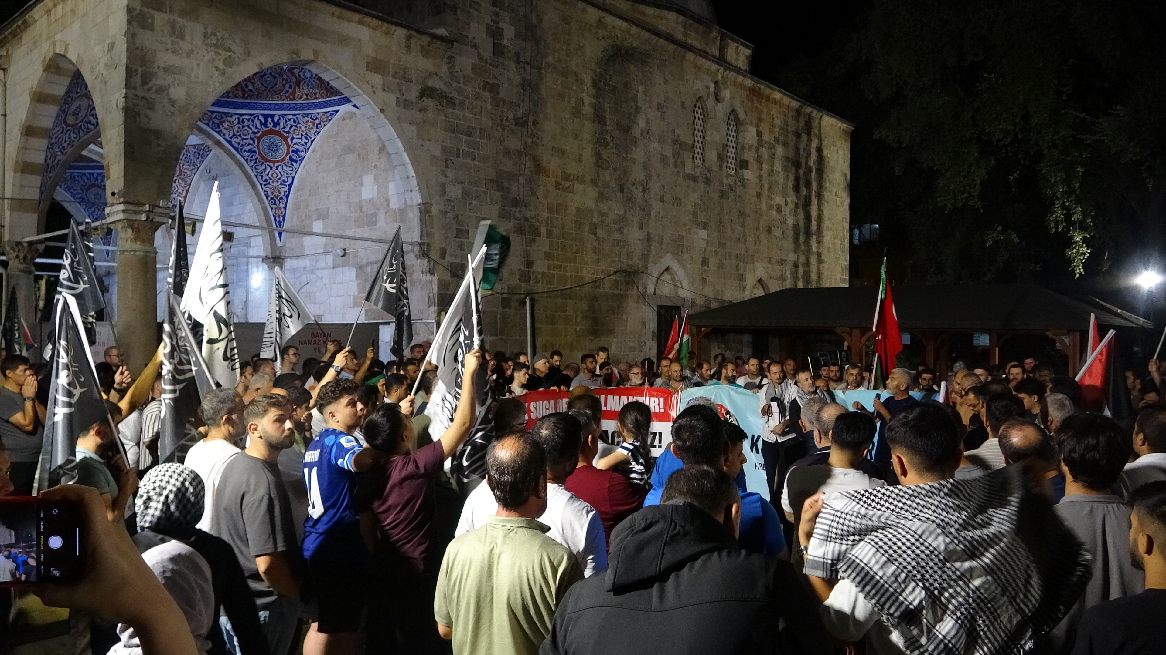 Antalya’da Yüzlerce Kişi Küresel Sumud Filosuna Destek İçin Toplandı (1)