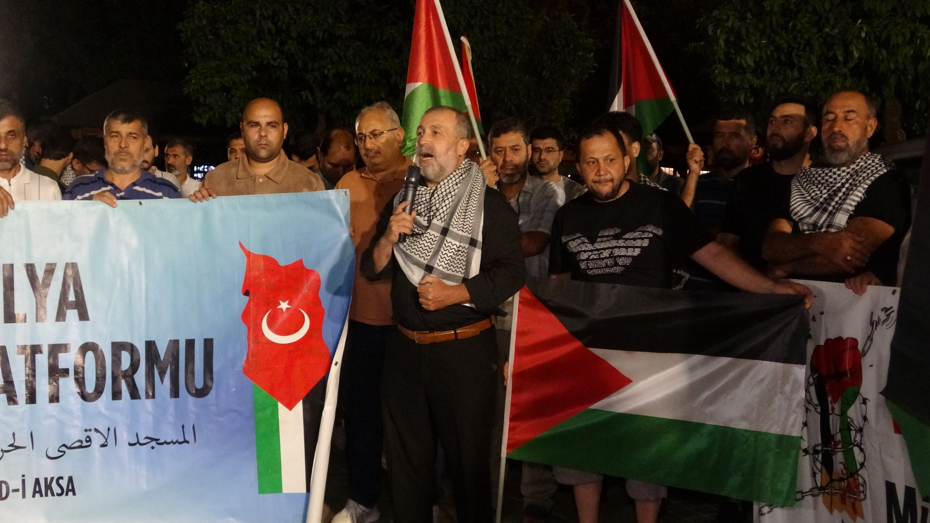 Antalya’da Yüzlerce Kişi Küresel Sumud Filosuna Destek İçin Toplandı (6)