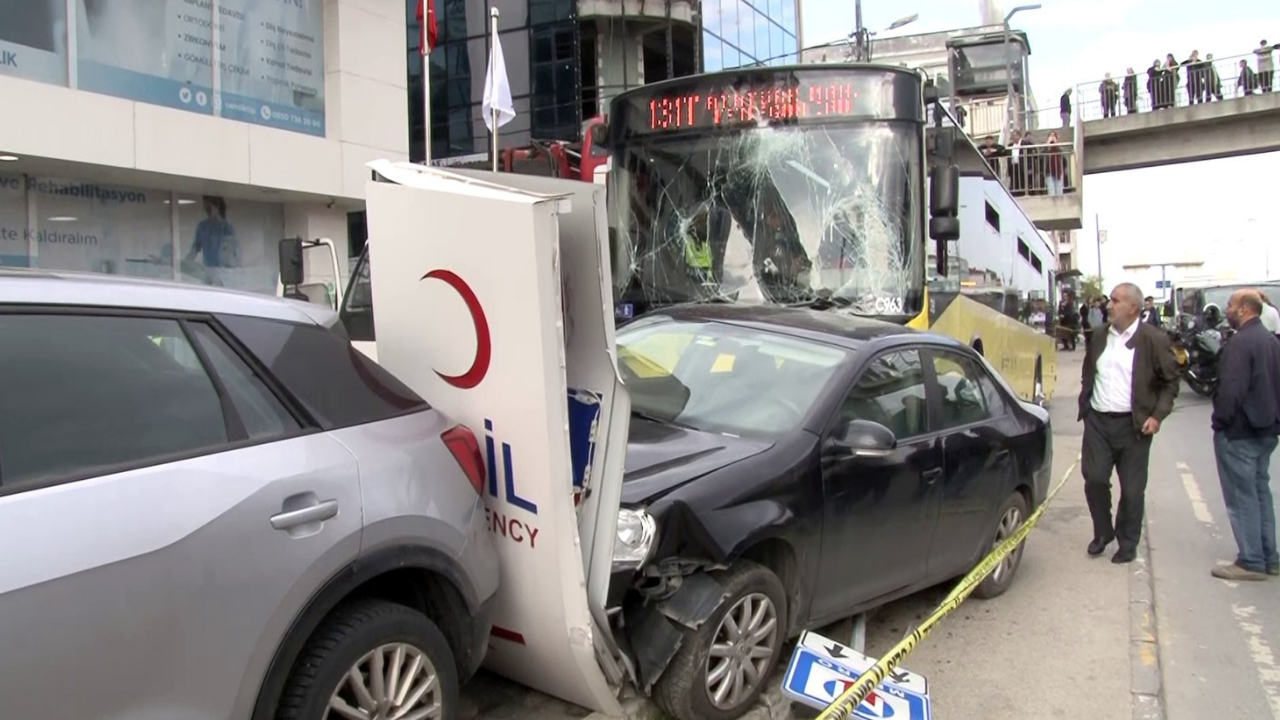 Çekmeköy’de İett Otobüsü Durağa Daldı 1 Ölü, 3 Yaralı (2)