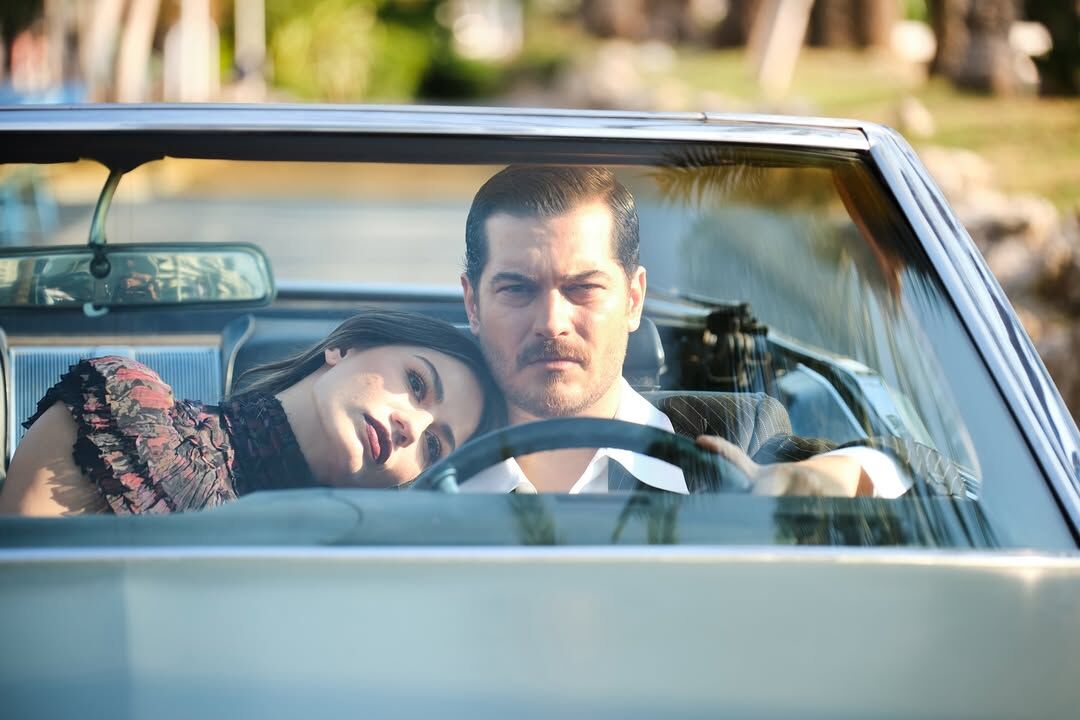 Demet Özdemir ve Çağatay Ulusoy, Efsane Pozlarıyla Cannes’ı Salladı 5