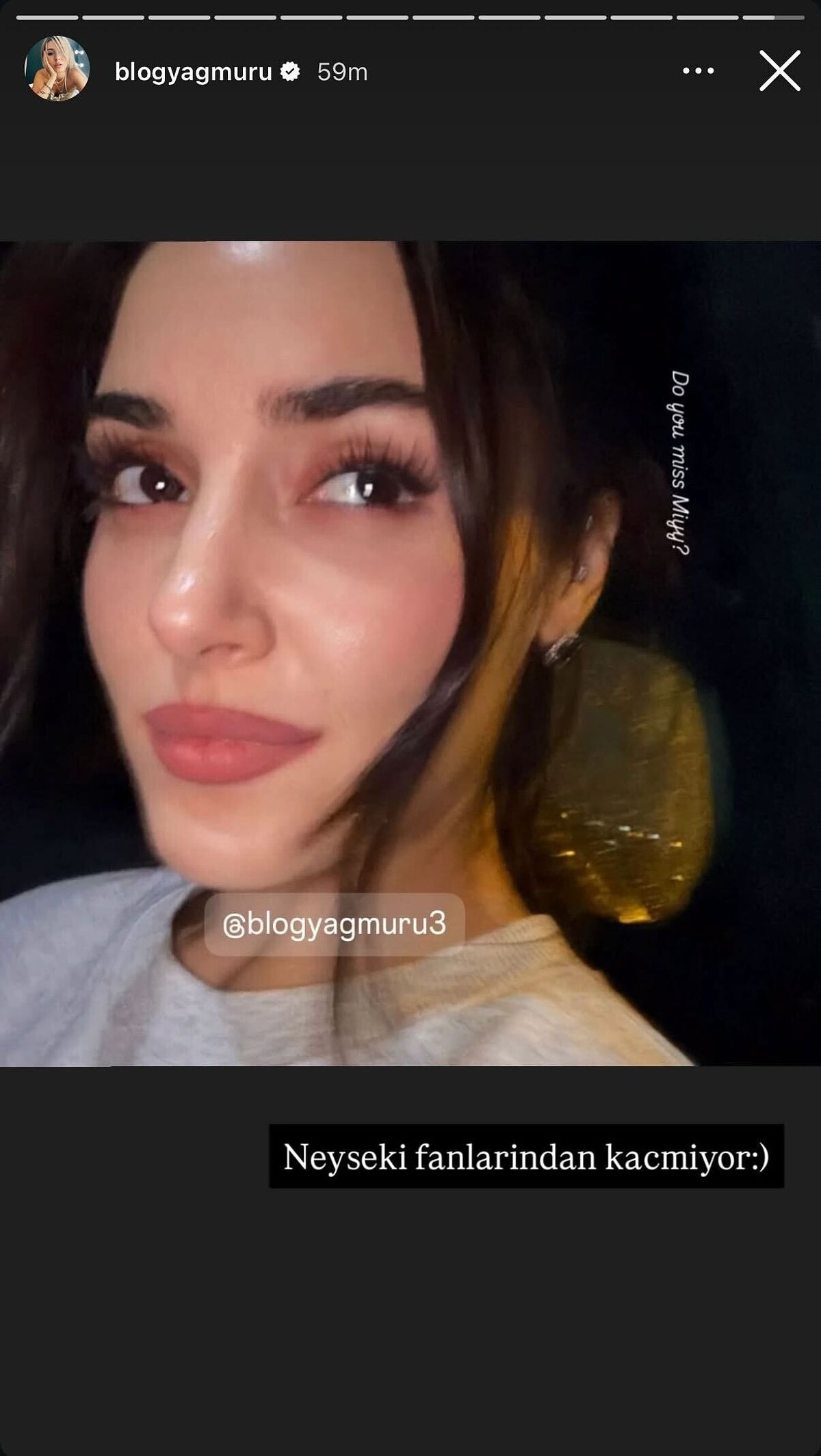 Hande Erçel’den Eski Sevgilisi Hakan Sabancı’ya Gözü Yaşlı Gönderme! 1-1