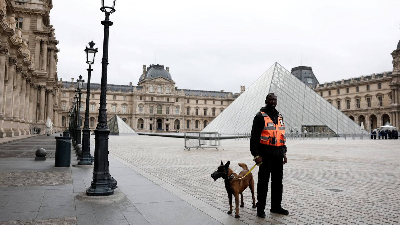 Louvre Müzesi Soygununda 2 Kişi Yakalandı! (2)