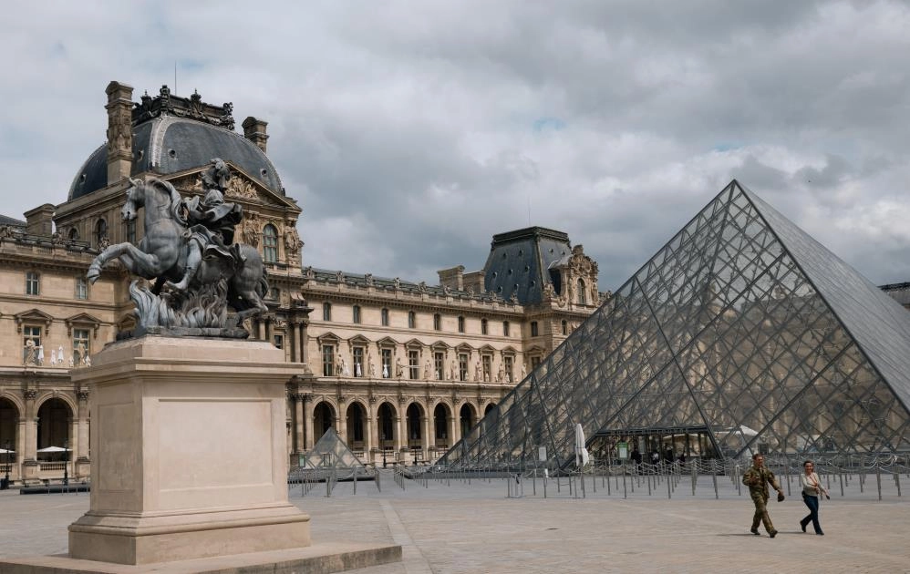 Louvre Soygununun Ardından Mücevherler Fransa Merkez Bankası’na Taşındı 1