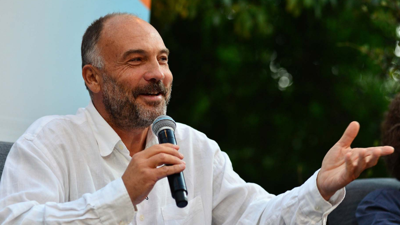 Mahir Günşiray, Kıskanmak Dizisinde ‘’Selim Hoca’’yı Canlandıracak (2)