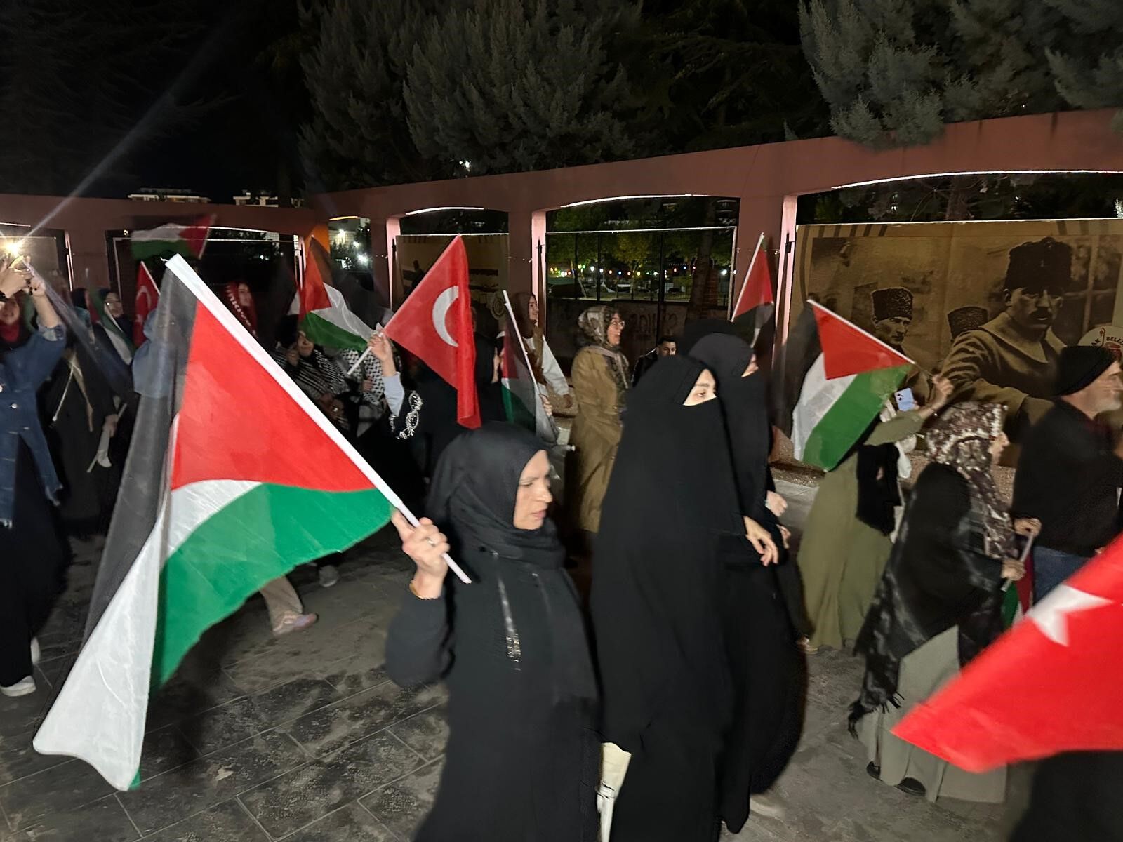 Uşak’ta Yüzlerce Kişi Gazze Ve Sumud Filosuna Destek Yürüyüşünde (5)