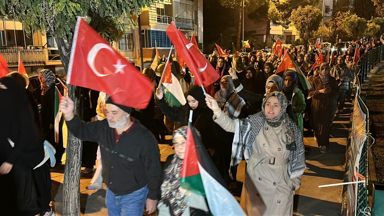 Uşak’ta Yüzlerce Kişi Gazze Ve Sumud Filosuna Destek Yürüyüşünde (6)