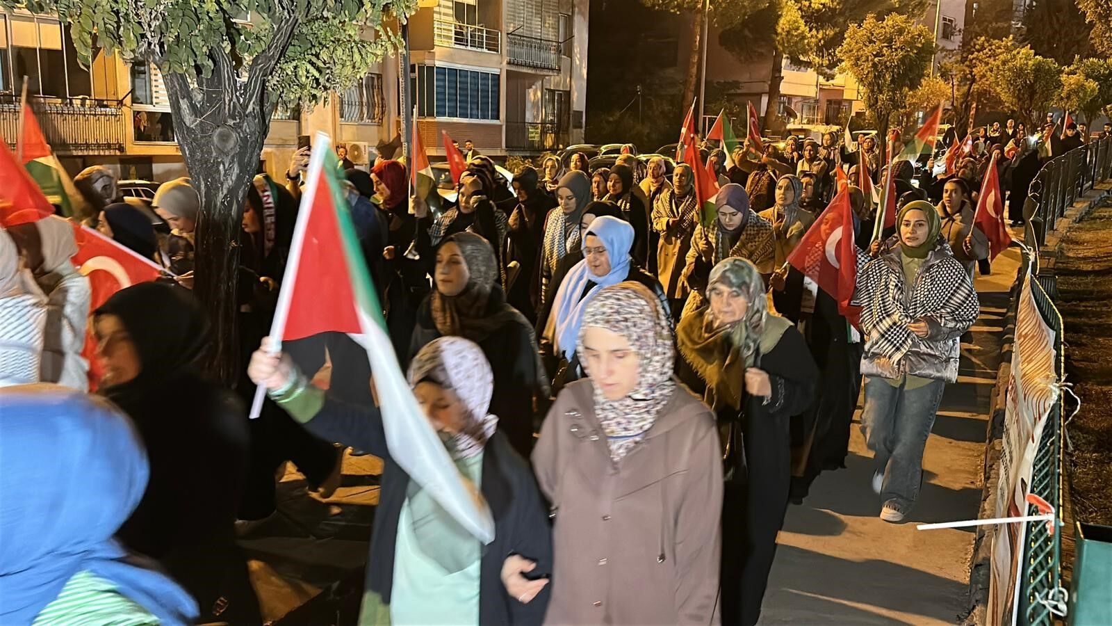 Uşak’ta Yüzlerce Kişi Gazze Ve Sumud Filosuna Destek Yürüyüşünde (7)