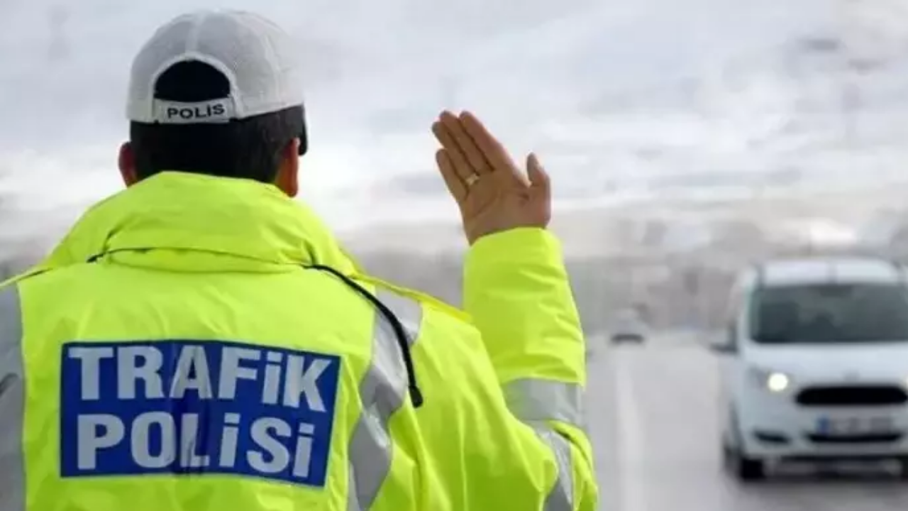 Yeni Trafik Düzenlemesi Yolda Ehliyetler Geri Alınacak, Cezalar Rekor Seviyeye Çıkıyor (1)