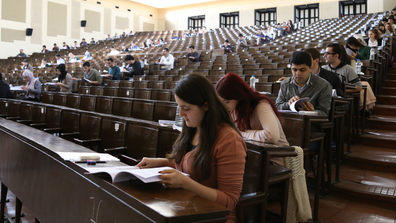 Yök’ten Üniversiteler Için Yeni Adım Başarılı Öğrenciler 3 Yılda Mezun Olacak (1)