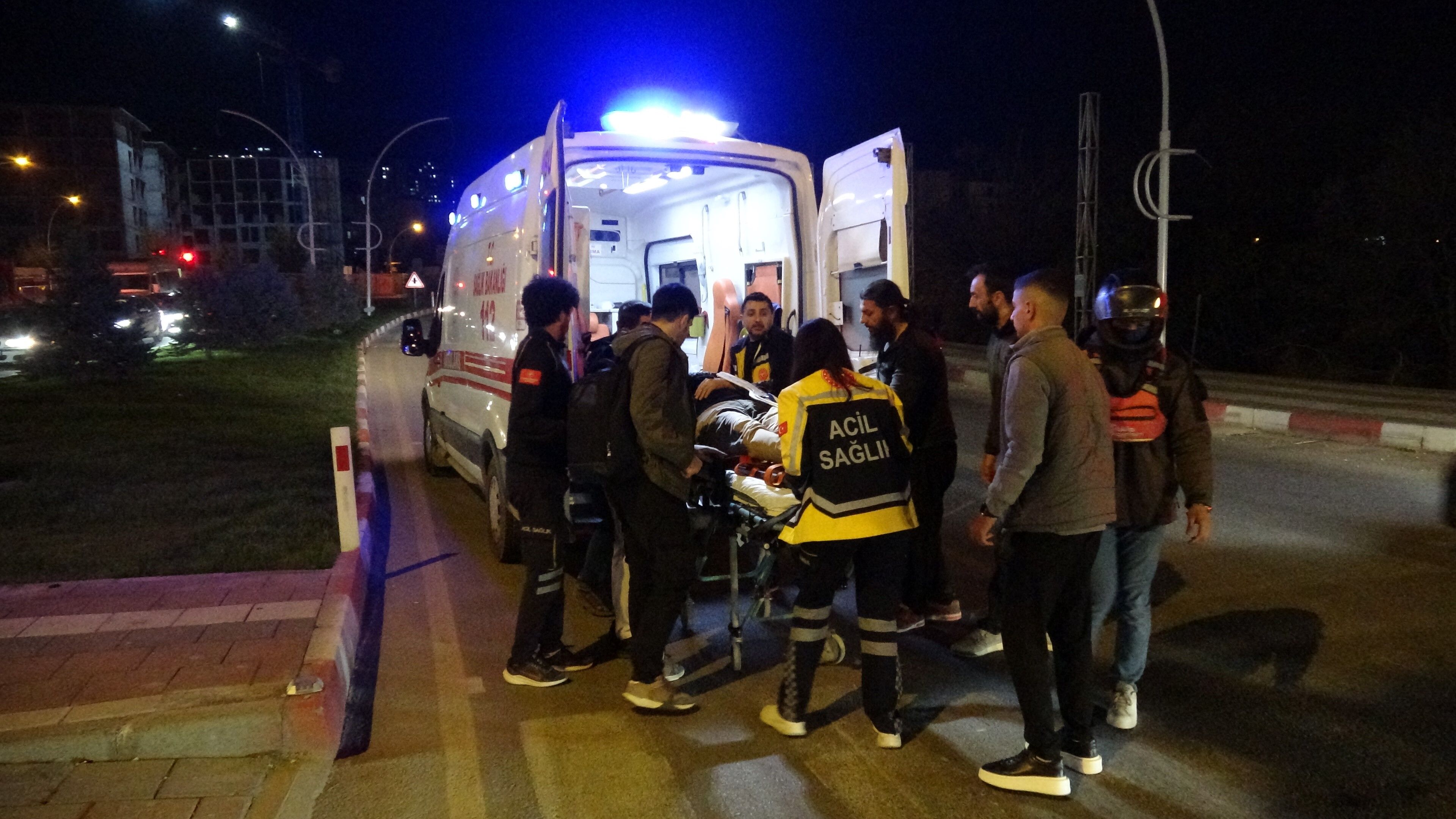 Malatya’da kavşakta iki otomobil çarpıştı: 3 yaralı-2