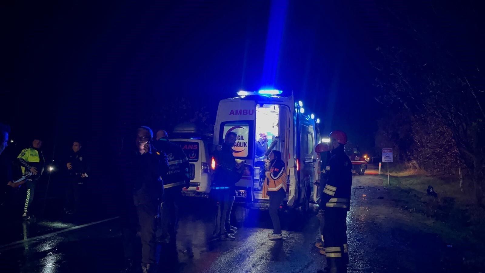 Eskişehir-Afyonkarahisar yolunda feci kaza: 3’ü çocuk 9 yaralı-2