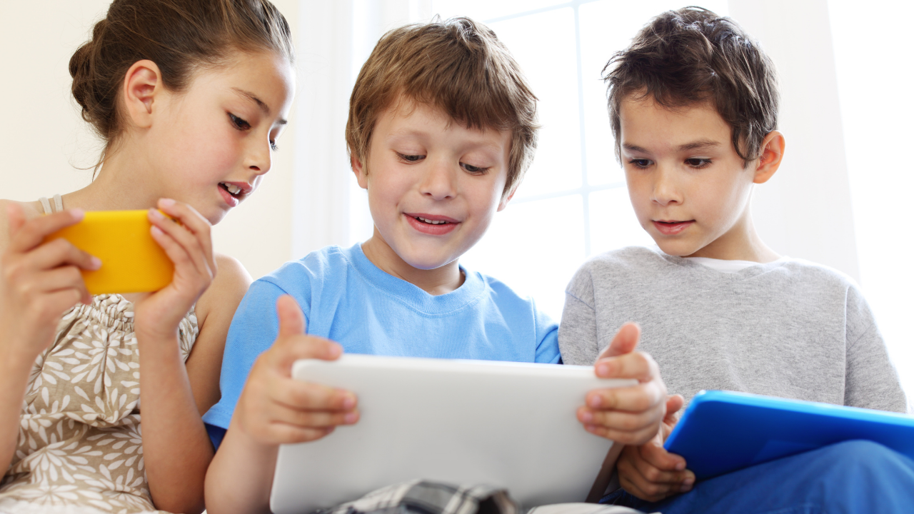 Anne Babalar Dikkat! Çocuğunuzun Eline Tablet Verirken Bir Daha Düşünün!