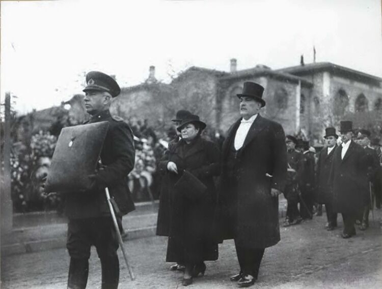 Arşivlerden Atatürk’ün Son Yolculuğu Ulusun Kederi Fotoğraflarda Can Buldu3