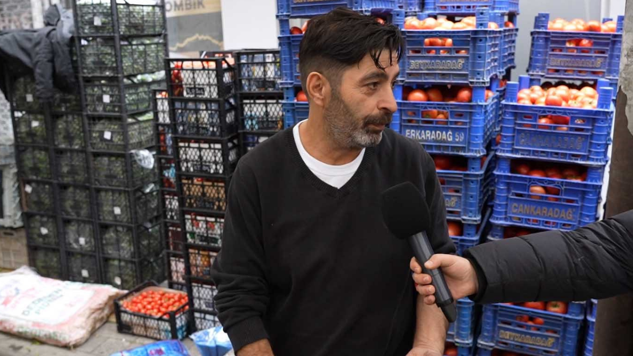 Bahçelievler’de Salatalıkları Değiştiren Pazarcı Hakkında Soruşturma Başlatıldı (4)