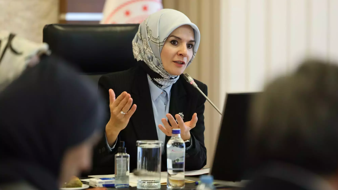 Bakan Göktaş’tan ‘’Kalabalık Yalnızlık’’ Uyarısı ‘’Hane Halkı Büyüklüğü Yüzde 3,11’E Gerilemiş Durumda’’ (2)