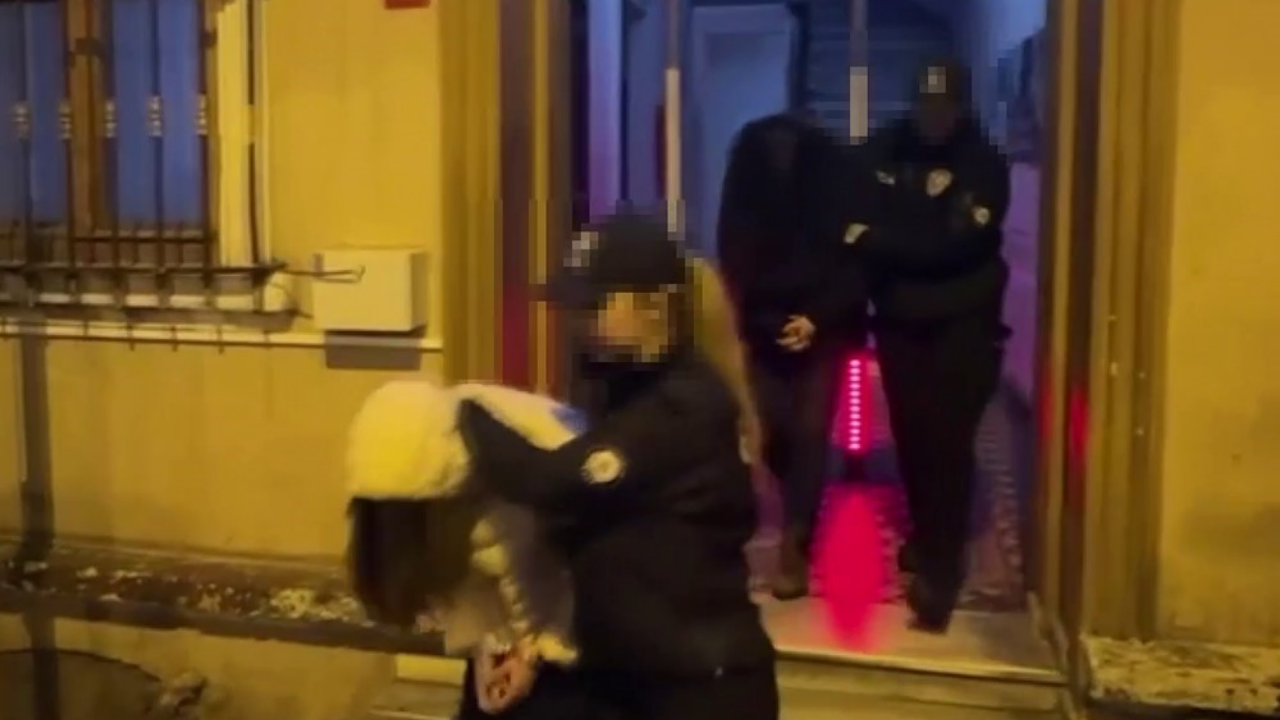 Beyoğlu'nda Deterjanlı Kahveden Zehirlendiler İki Kişi Gözaltında (1)