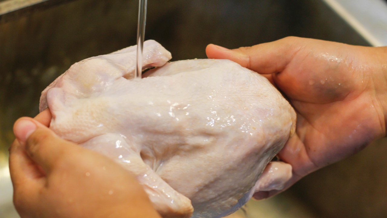 Çiğ Tavuk Yıkanır Mı (1)