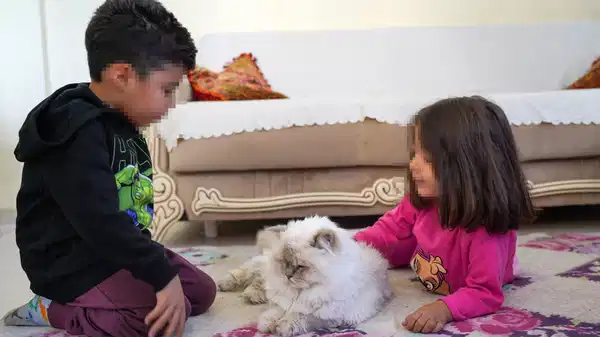 Hayatını Torunlarına Adayan Dede, Kirasını Ödeyemediği İçin Evden Çıkarılmak Üzere 3