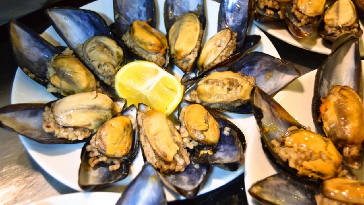 İstanbul’da Gıda Zehirlenmesi Alarmı Kaçak Midye Tüketimi Risk Taşıyor (2)