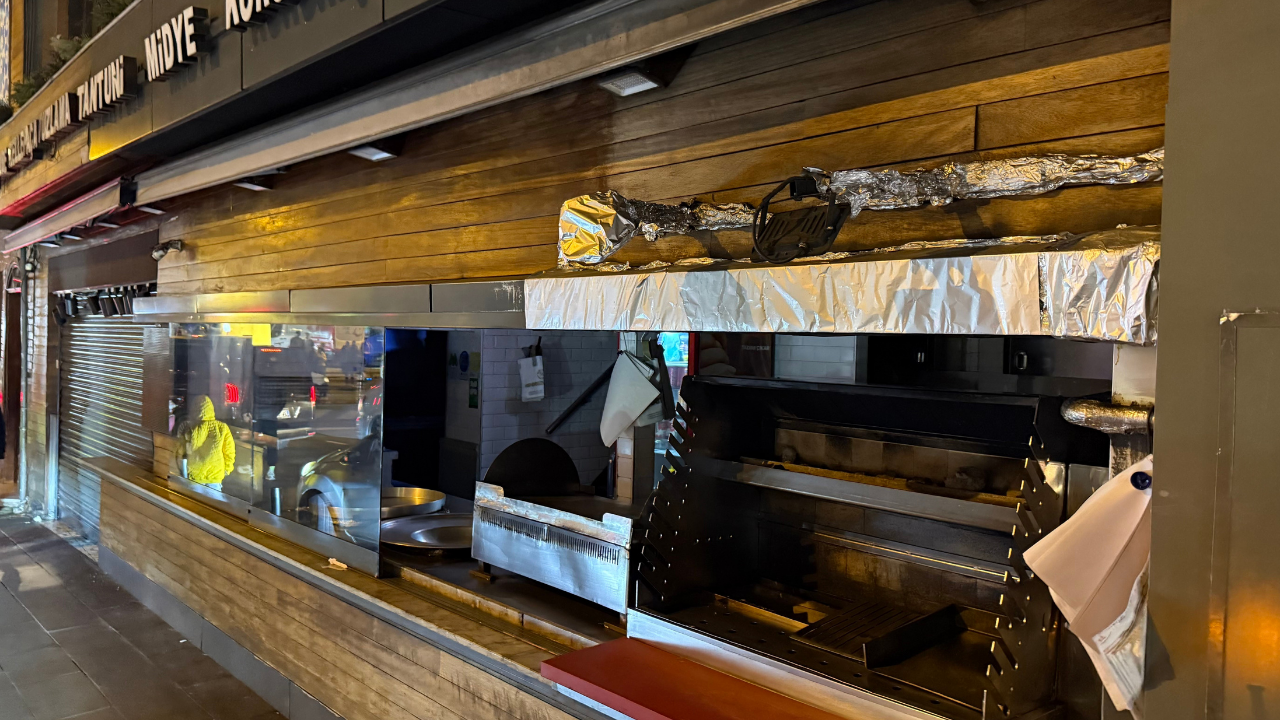 İstanbul’da Midye Ve Kumpir Zehirlenmesi İki Çocuktan Sonra Anne De Kurtarılamadı (1)