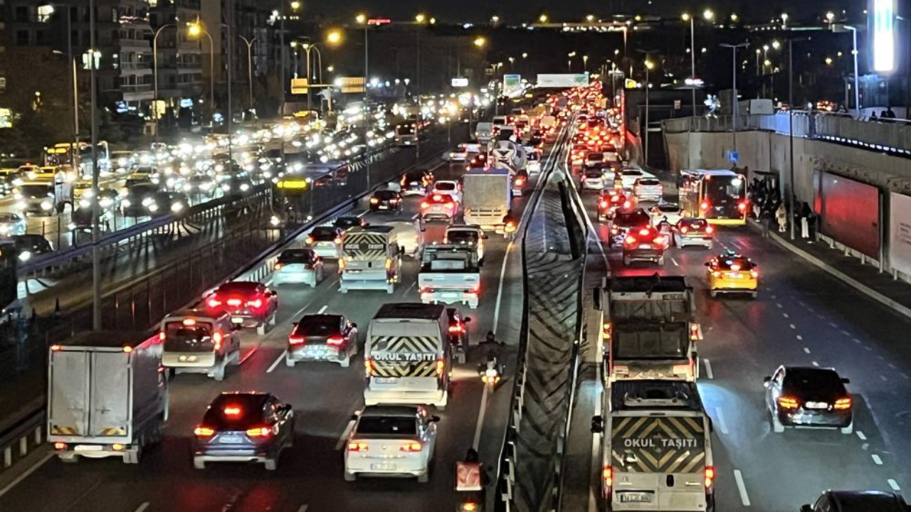 İstanbul’da Trafik Yoğunluğu Akşam Saatlerinde Yüzde 80'E Ulaştı (2)