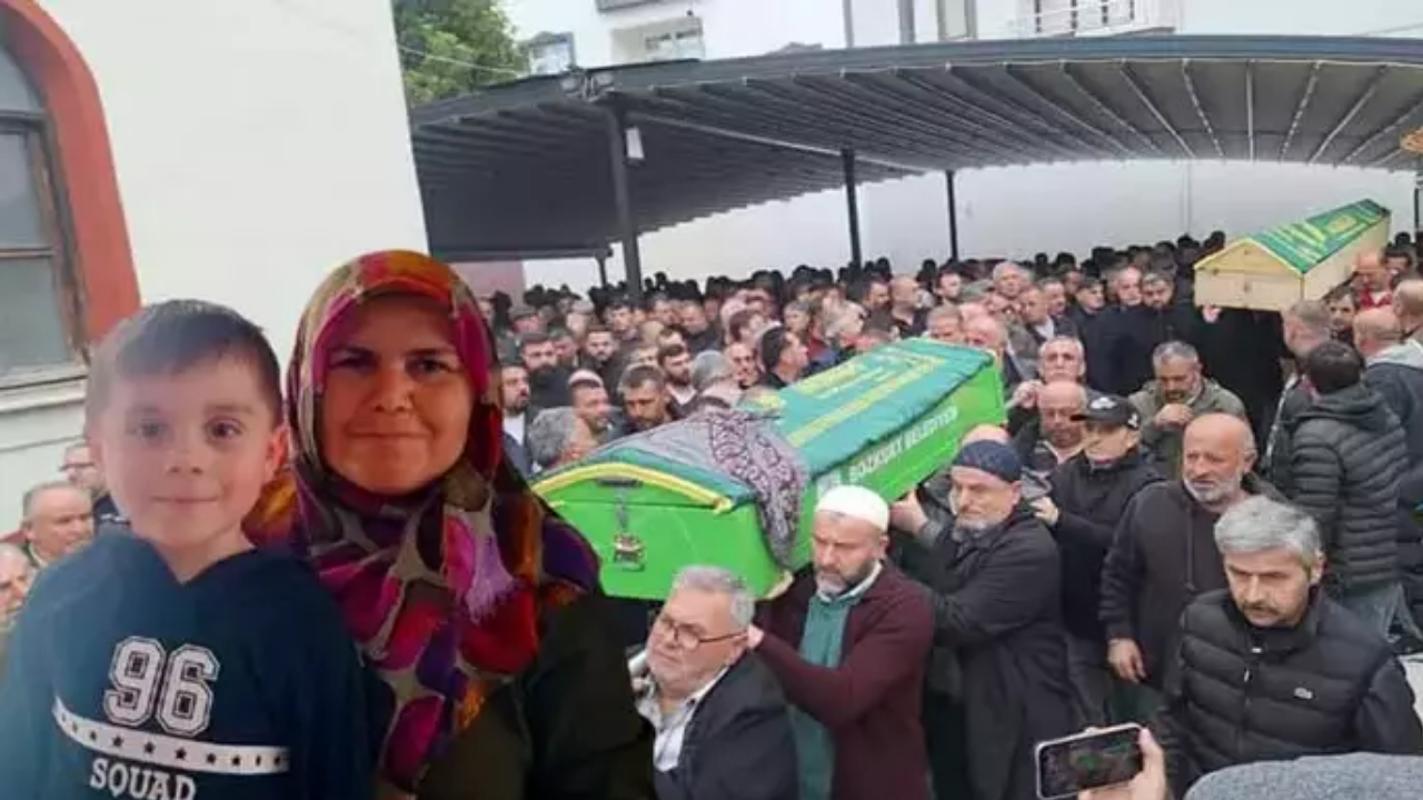 Kastamonu’da Oğlu Ile Hayatını Kaybeden Annenin Cep Telefonu Da Bulundu