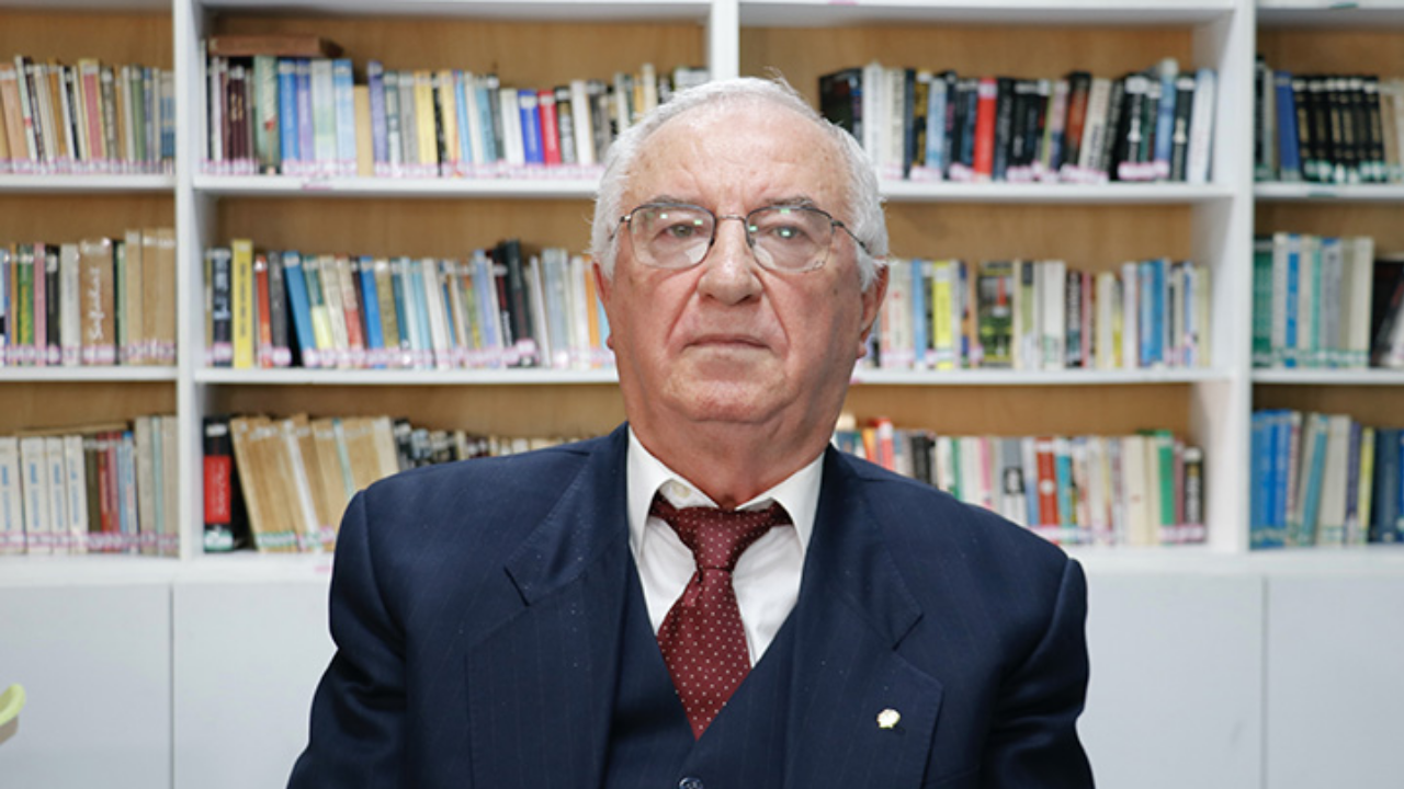 Lise Öğretmeni Tarkan'ın Okul Yıllarını Anlattı Gelecek Vaadeden Biriydi” (4)-1