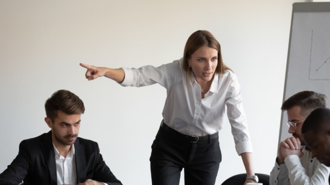 Narsist Bir Patronla Çalıştığınızı Gösteren 10 Bilimsel Gerçek (7)