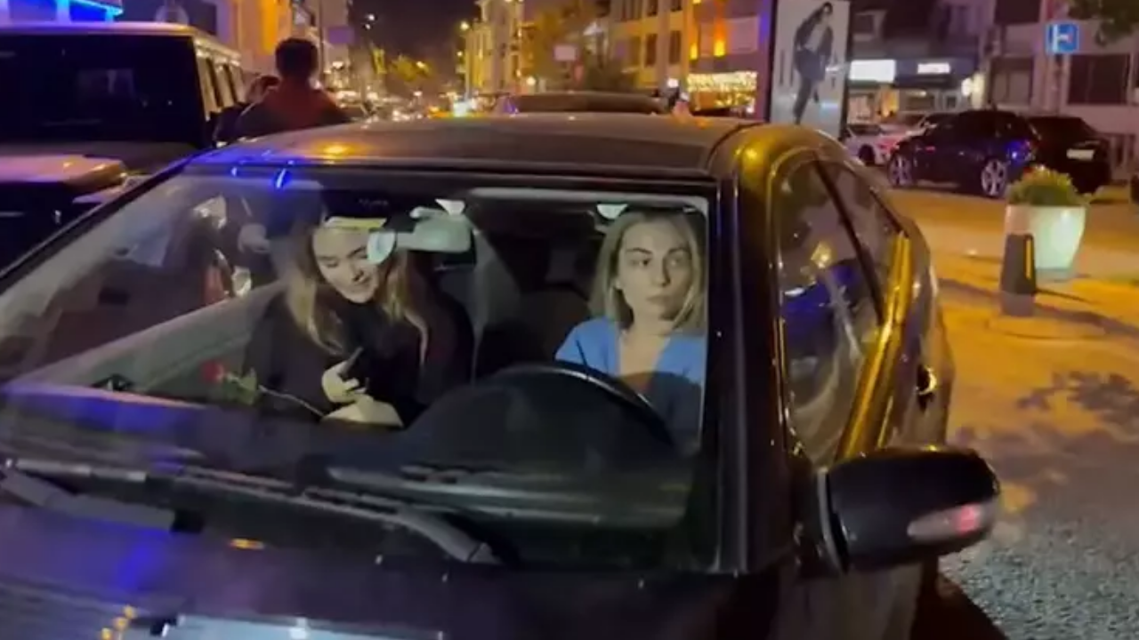 Sahipsizler Dizisi Oyuncu Mina Derman Tepkilerin Odağında Aracıyla Çiçekçi Çocuğa Çarpıp Devam Etti (2)