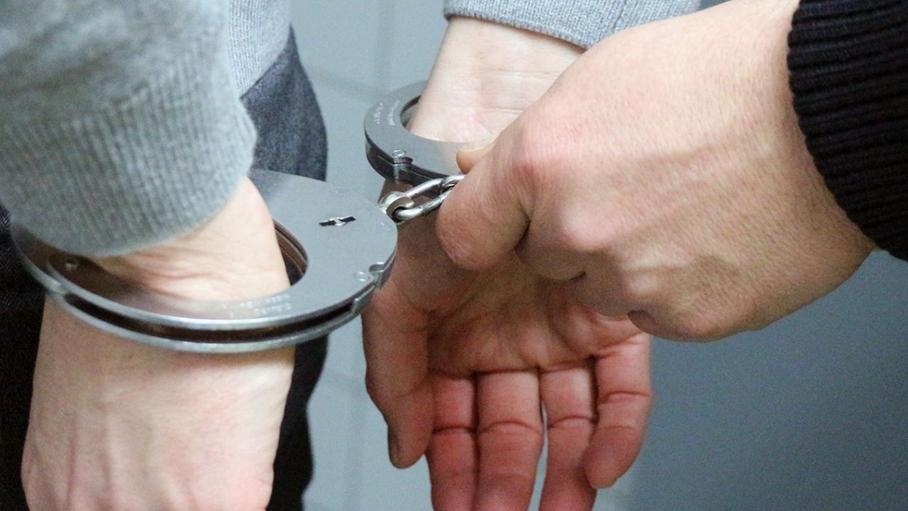 Tetikçilik Ve Suç Ilanları Açıkça Satışa Çıkarıldı (1)