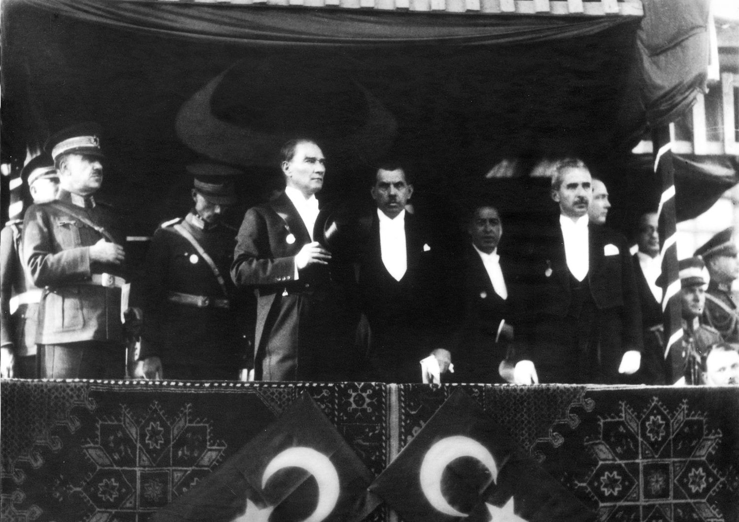 Ulu Önder Mustafa Kemal Atatürk’ün Ülkemize Kazandırdığı 13 Devrim