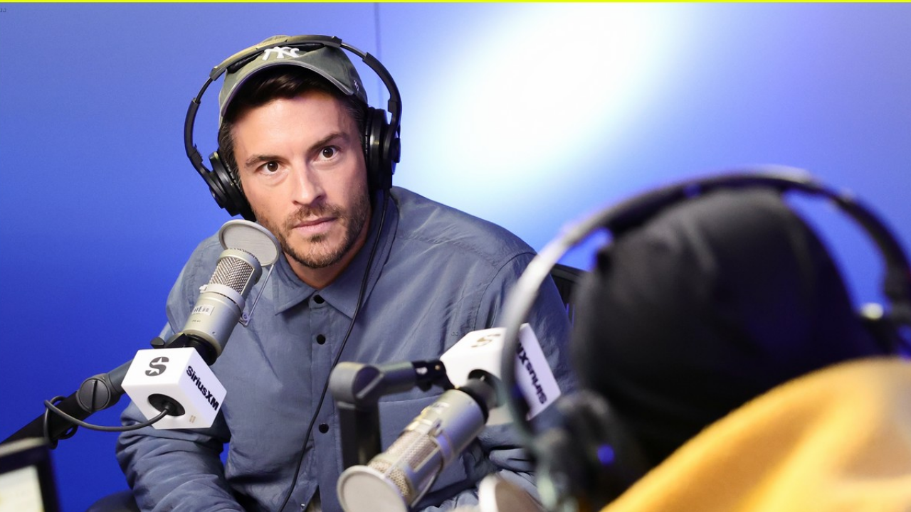 Ünlü Oyuncu Jonathan Bailey, ‘’Yaşayan En Seksi Erkek’’ Seçildi (3)