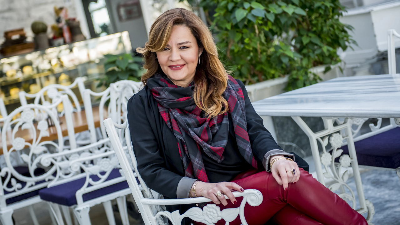 Zeyno Günenç’ten Eski Eşi Okan Bayülgen’e Destek ‘’Kafamızı Açıyor’’ (2)