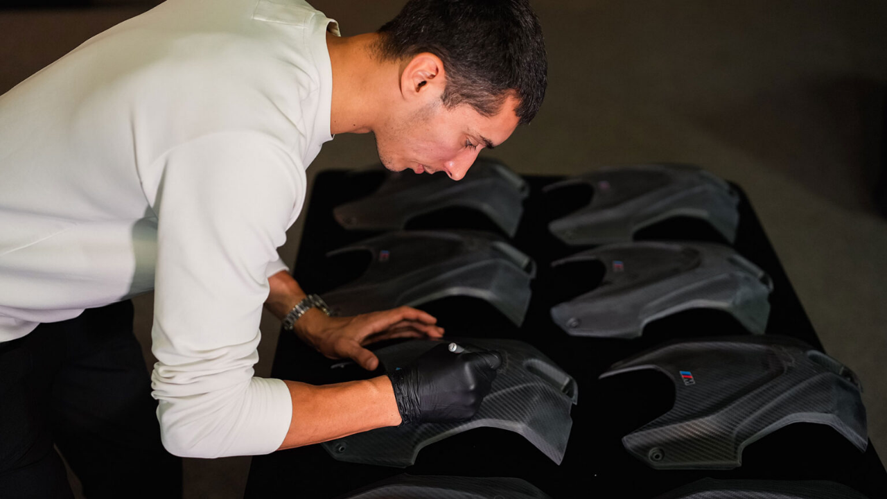 Bmw’den Toprak Razgatlıoğlu’na Şampiyonluk Imzalı Motosiklet Hediye