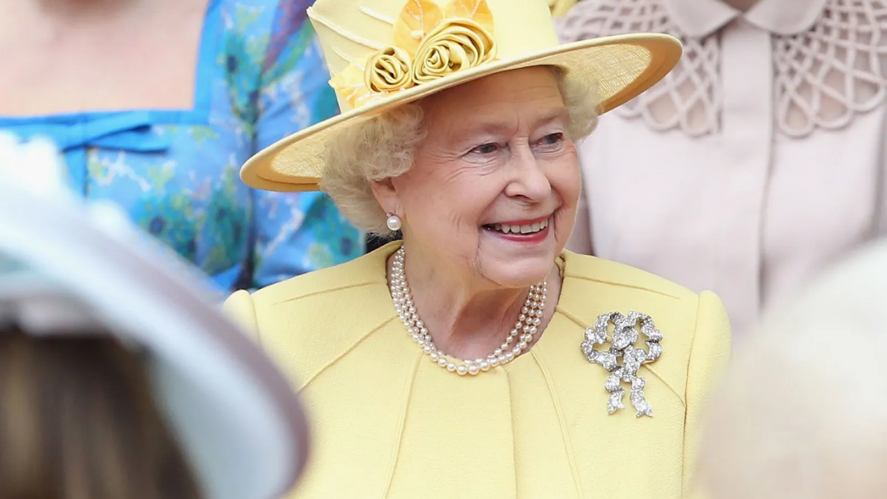 Buckingham Sarayı’nın Gizli Diplomasi Dili Kraliçe Elizabeth’in Broşları (5)