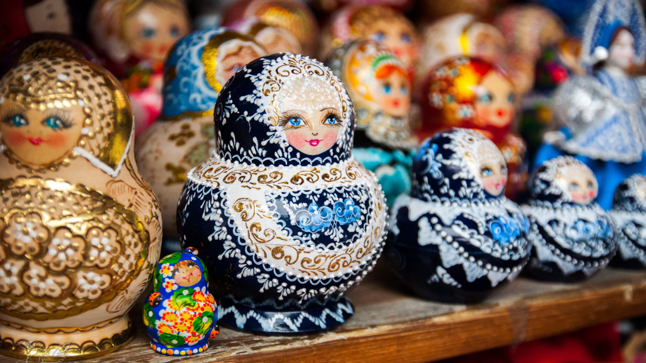 Matruşka'nın Sırrı İçinden Çıkan Her Bebek Bir Hikaye Anlatıyor (2)