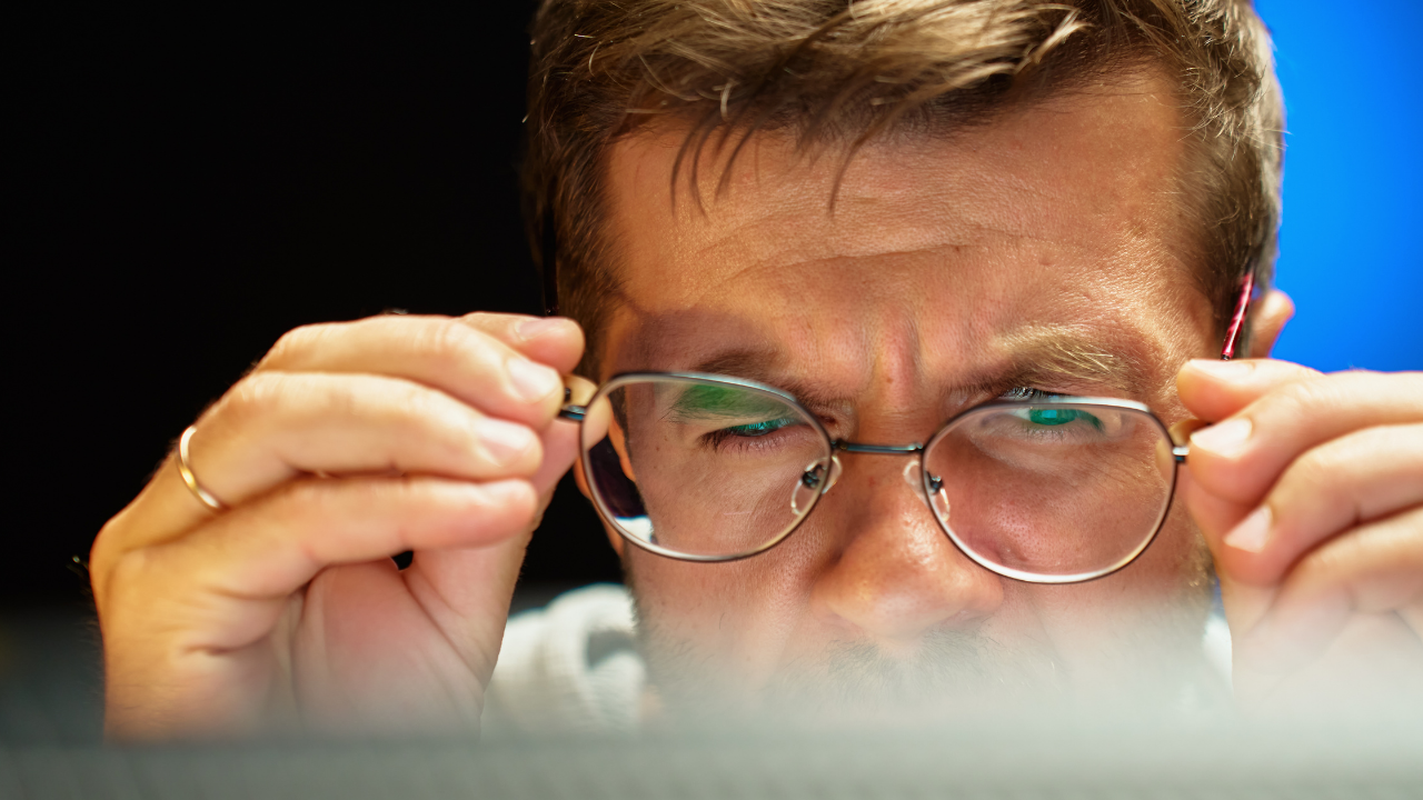 Mavi Işık Gözlükleri Bir Plasebo Mu Göz Yorgunluğunu Engellemediği Kanıtlandı! (1)