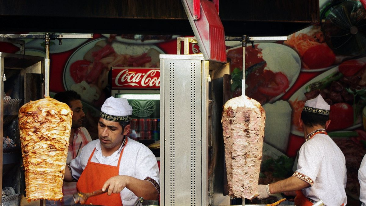 Türkiye’de Ilk Döner Nasıl Yapıldı Dönerin Ortaya Çıkış Hikayesi